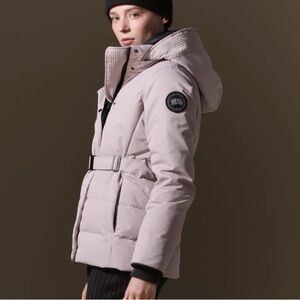 Like NEW! Canada Goose Women's Light Brown Puffer Jacket with removable hood.